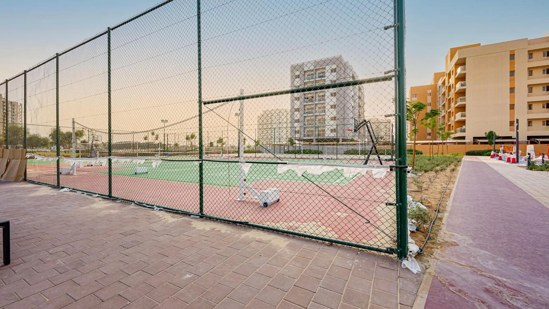 Modern Comfort In Central Dubailand Studio Dubai